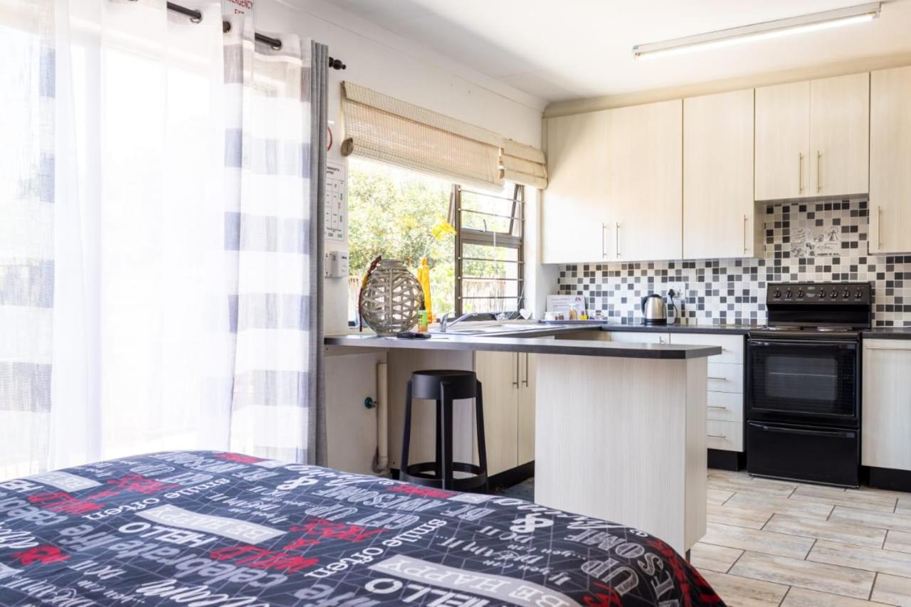 Mykhaya-Your Home Away From Home Kempton Park Kültér fotó