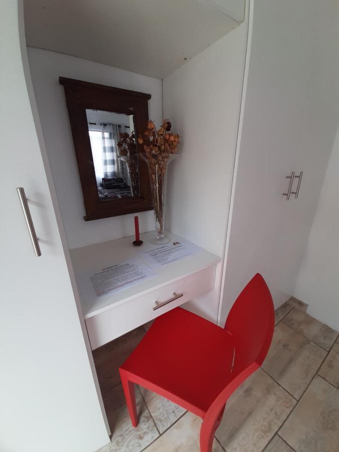 Mykhaya-Your Home Away From Home Kempton Park Kültér fotó